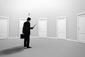 mann_fünf_türen_entscheidung_xs_bptu - Fotolia